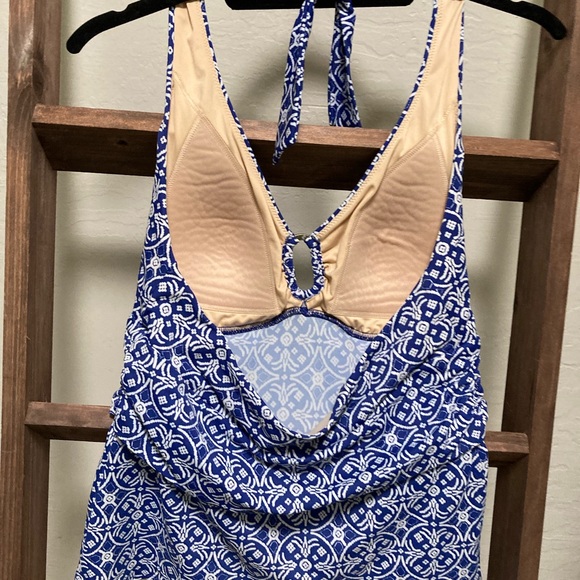 Land’s End Swim Halter Tankini - Picture 2 of 4